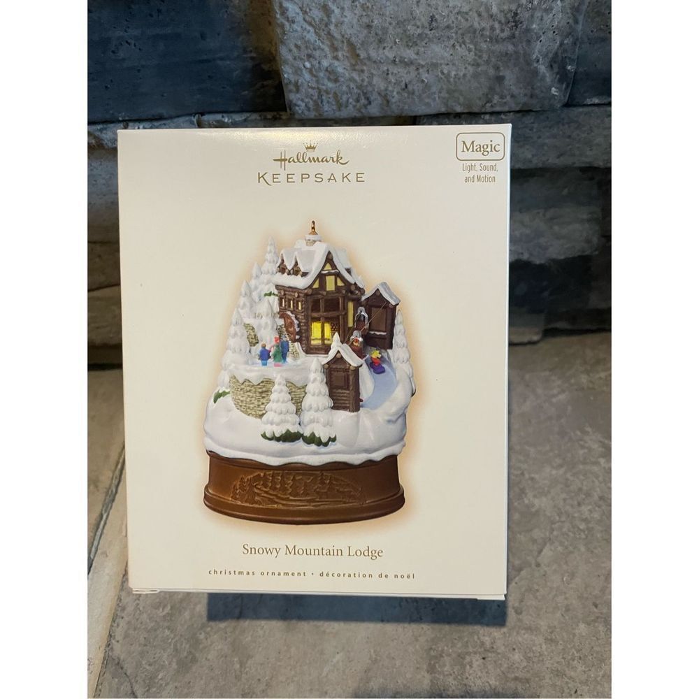 Sold 2007 Hallmark Keepsake  "Snowy Mountain Lodge" Ornament NIB Light So